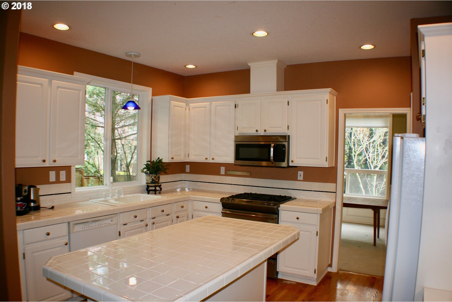 3543 Southwest Comus Street Portland, OR 97219 - Photo 12 of 25 Gallery Image 12