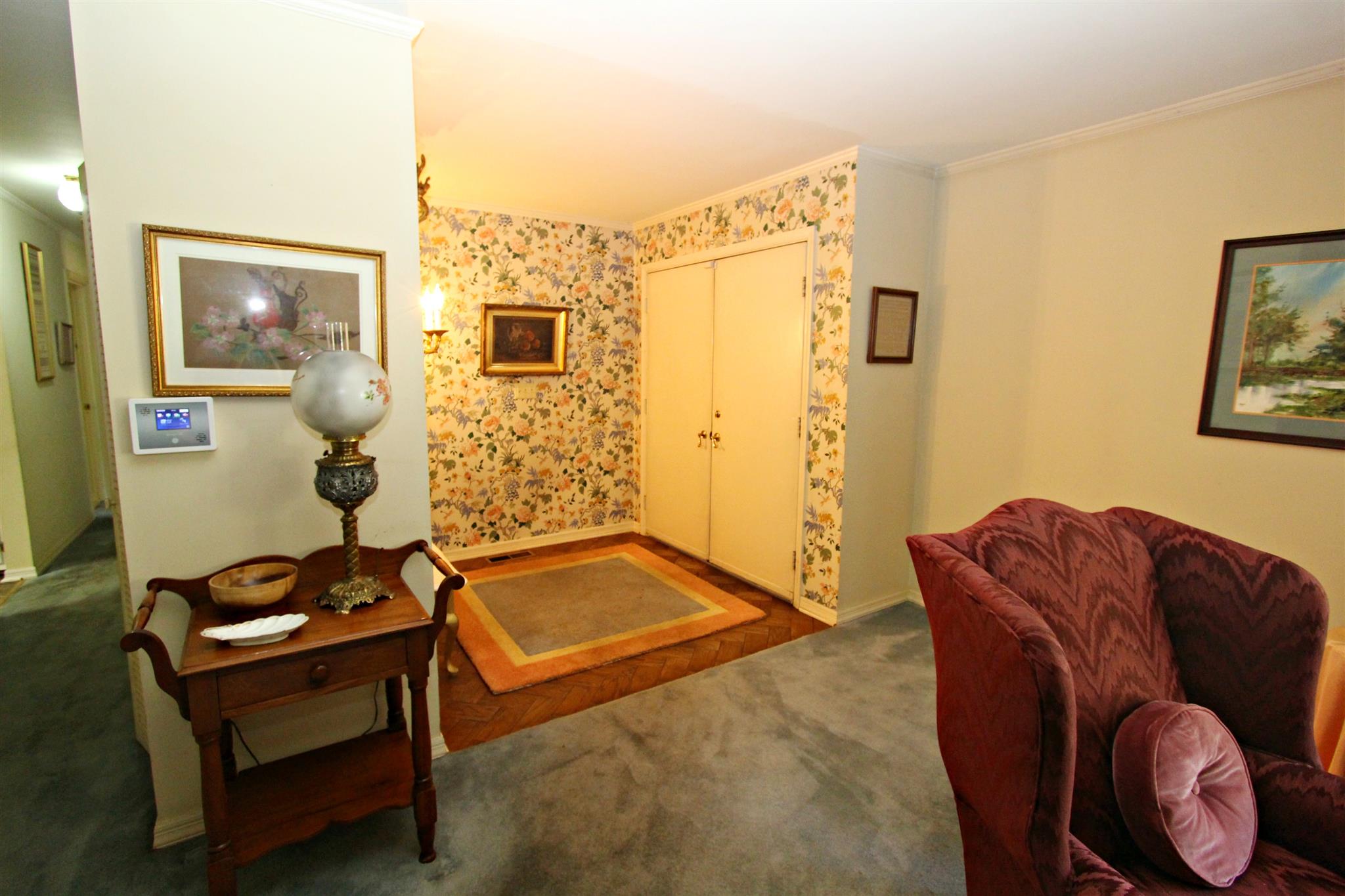 300 Kippsford Pond Road Columbia, TN 38401 - Photo 9 of 36 Front entry leads into living room.