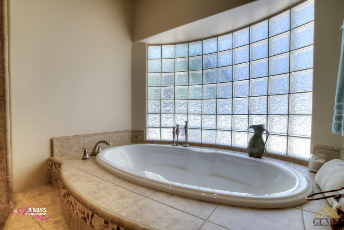 13103 Michaelangelo Drive Bakersfield, CA 93314 - Photo 14 of 37