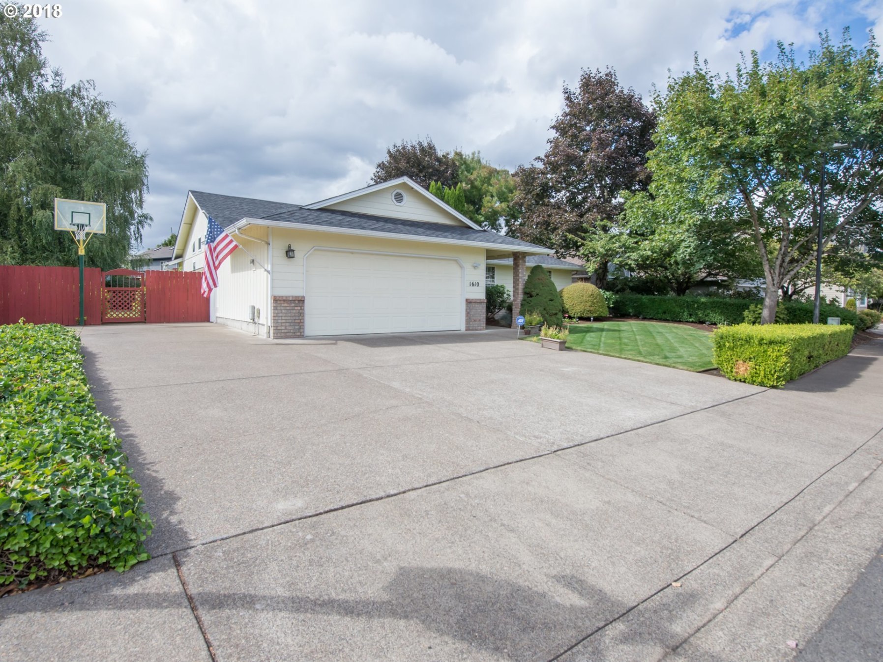1610 Ridgley Boulevard Eugene, OR 97401 - Photo 13 of 24