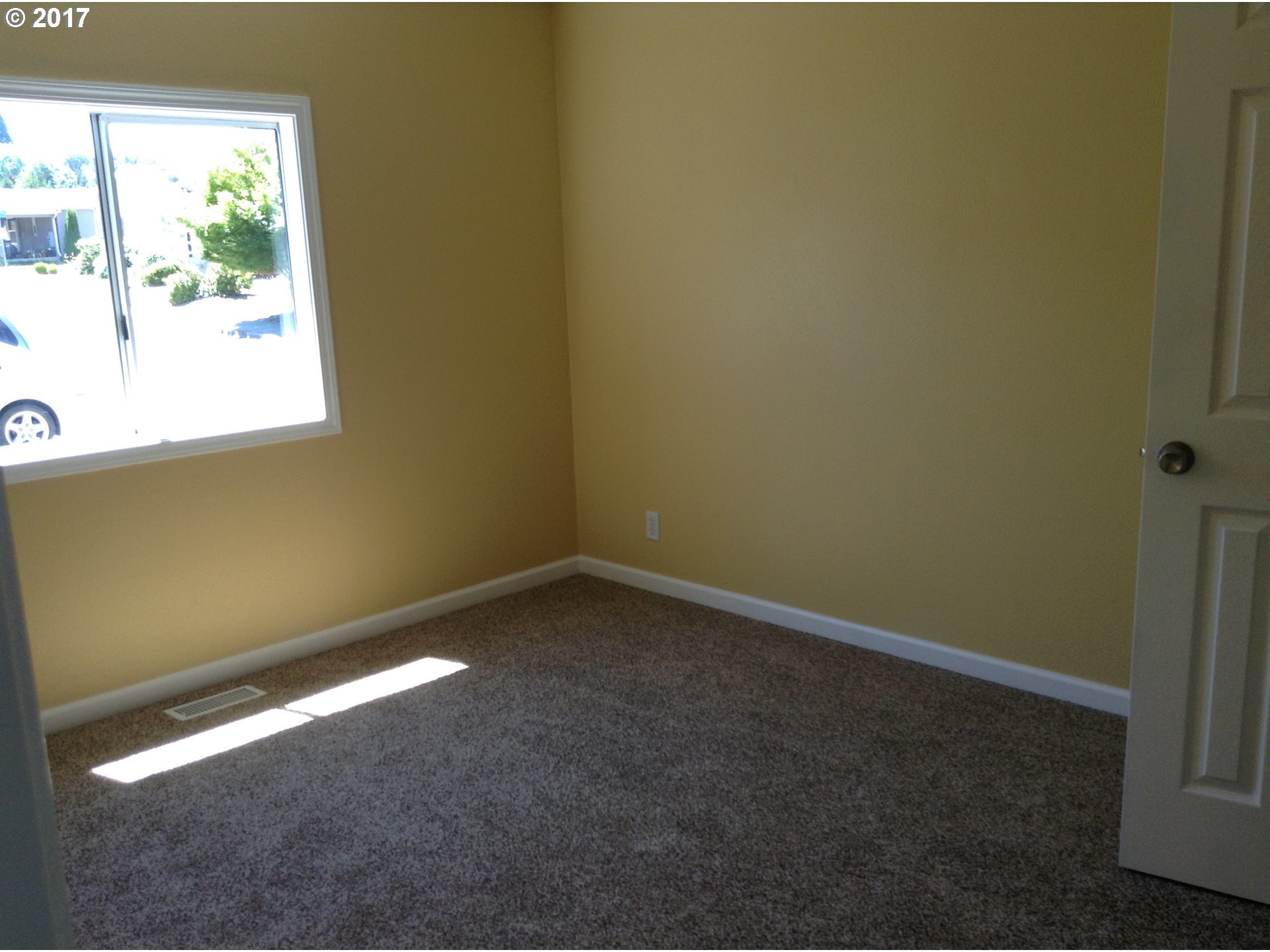 1015 Oak Street, Unit 18 Silverton, OR 97381 - Photo 8 of 15