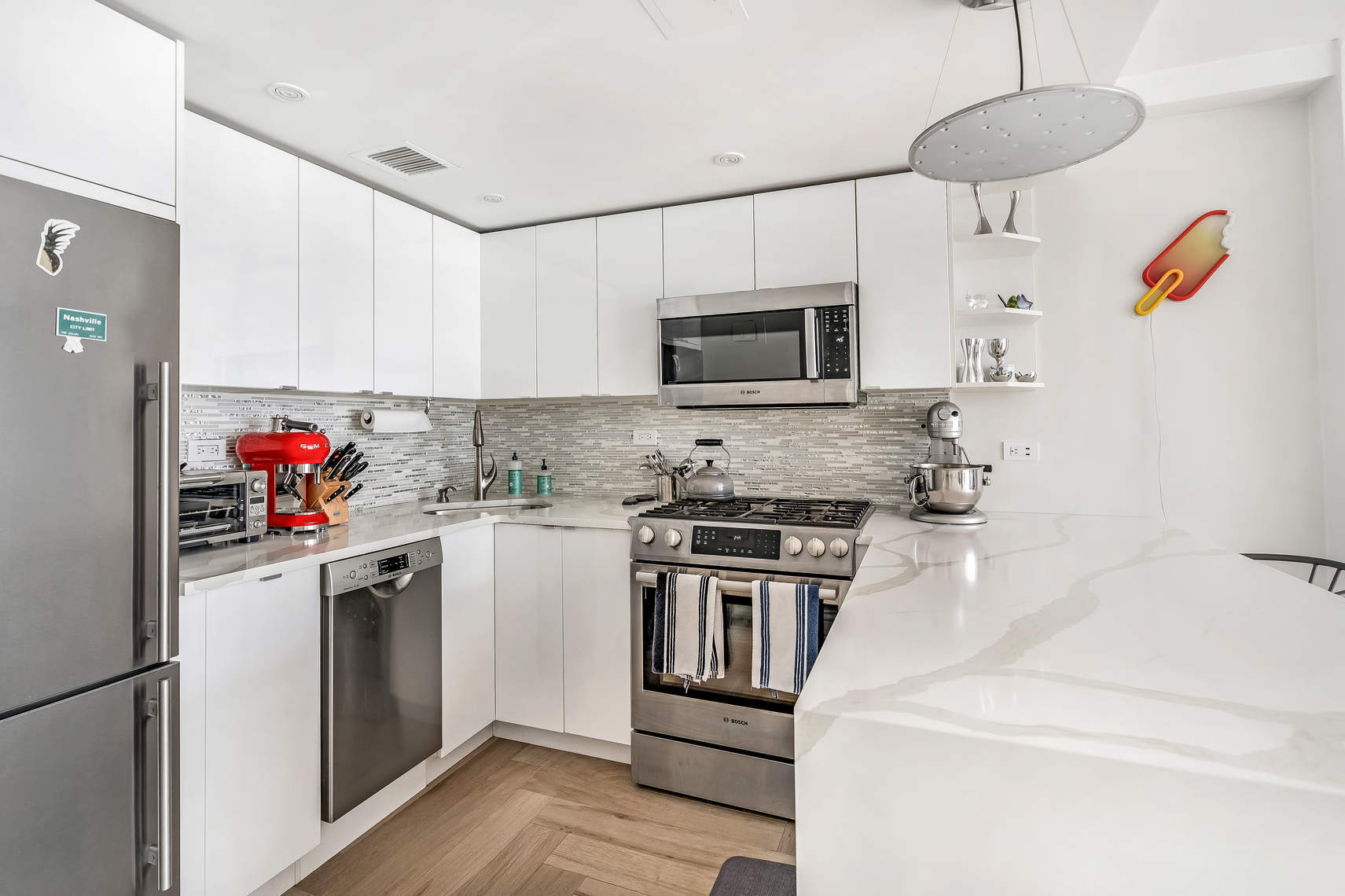 235 East 57th Street, Unit 17C Manhattan, NY 10022 - Photo 3 of 8