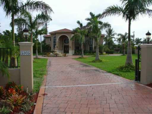 5905 Southwest 82nd Avenue Road Miami, FL 33143 - Photo 2 of 11 Gallery Image 2