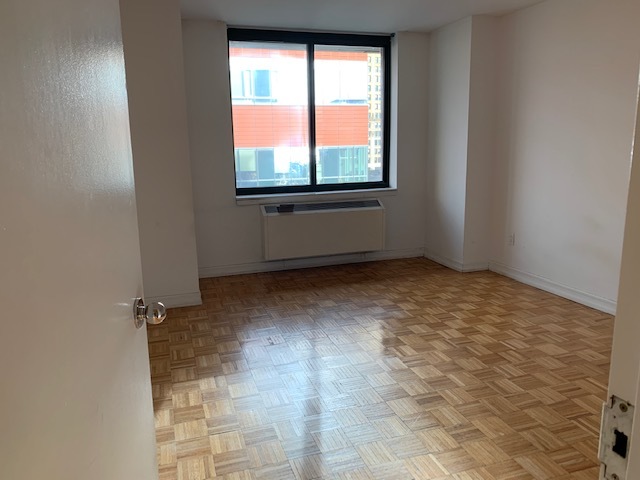 70 Battery Place, Unit 715 Manhattan, NY 10280 - Photo 2 of 6