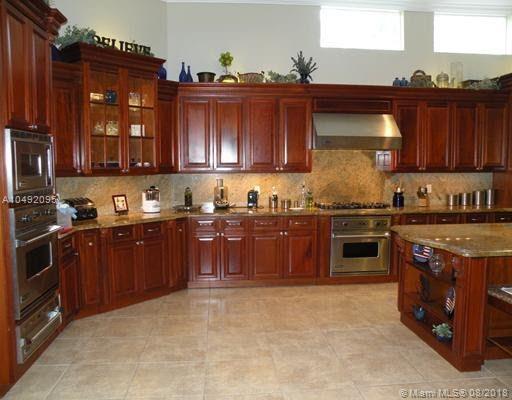 6040 Southwest 97th Avenue Miami, FL 33173 - Photo 5 of 11