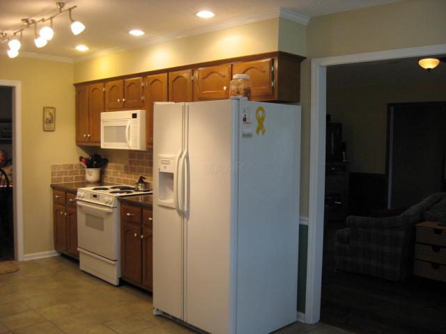 390 East White Road Collierville, TN 38017 - Photo 3 of 12 Another view of kitchen. Note the great lighting!