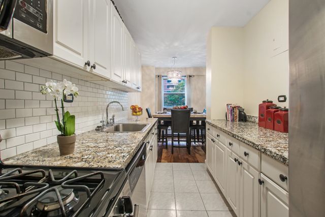 $759,000 | 122 Ashland Place, Unit 4L | Downtown Brooklyn