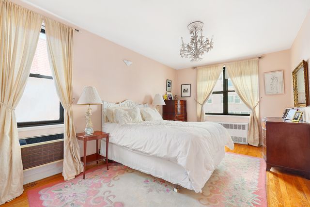 $755,000 | 100 West 12th Street, Unit 6J | West Village