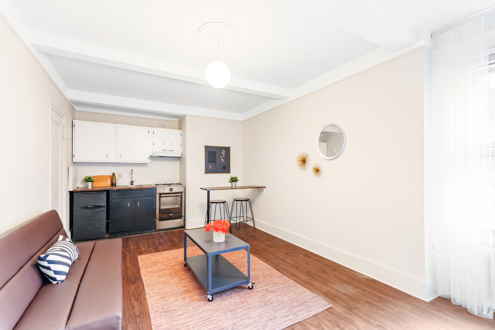 325 West 45th Street, Unit 217 Manhattan, NY 10036 - Photo 4 of 7