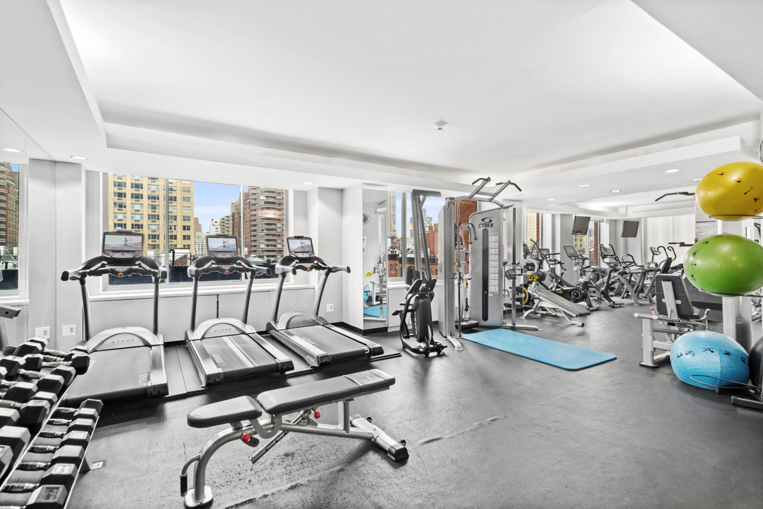 Wellington Tower 350 E 82nd St, Manhattan, NY 10028 - Photo 3 of 9