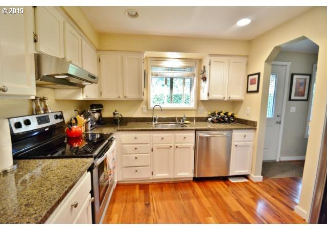 3202 Southwest Spring Garden Street Portland, OR 97219 - Photo 5 of 14 Gallery Image 5