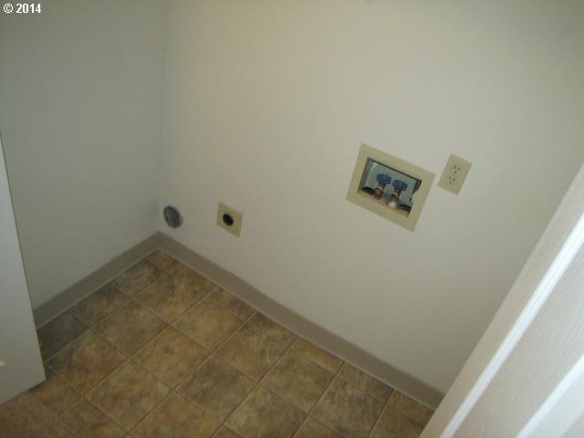 17532 Northwest Springville Road, Unit D6 Portland, OR 97229 - Photo 9 of 15 Gallery Image 9