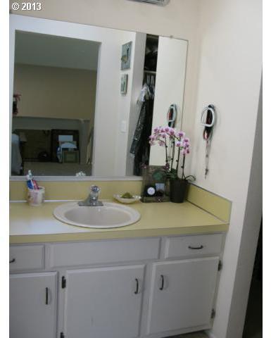 4632 Southwest Comus Place, Unit 5D Portland, OR 97219 - Photo 15 of 16 Gallery Image 15