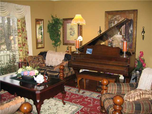 570 North Walnut Bend Road Memphis, TN 38018 - Photo 4 of 12