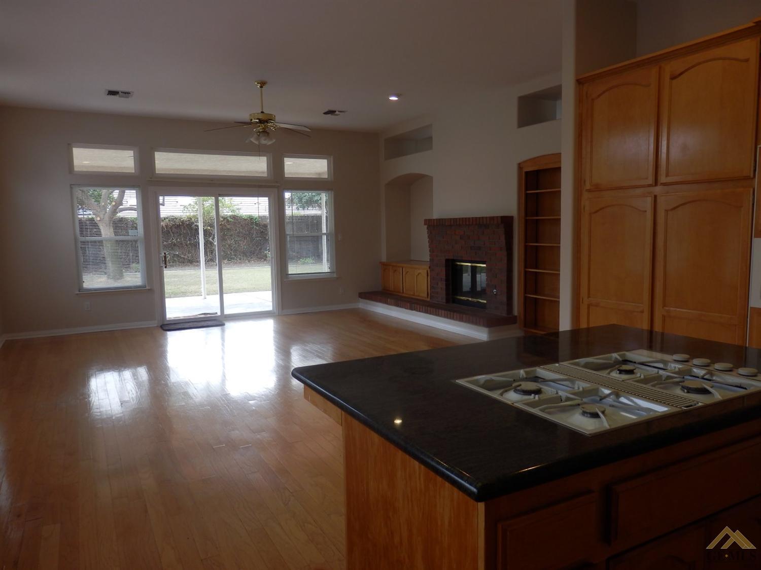 4001 Bridgewater Way Bakersfield, CA 93313 - Photo 7 of 25