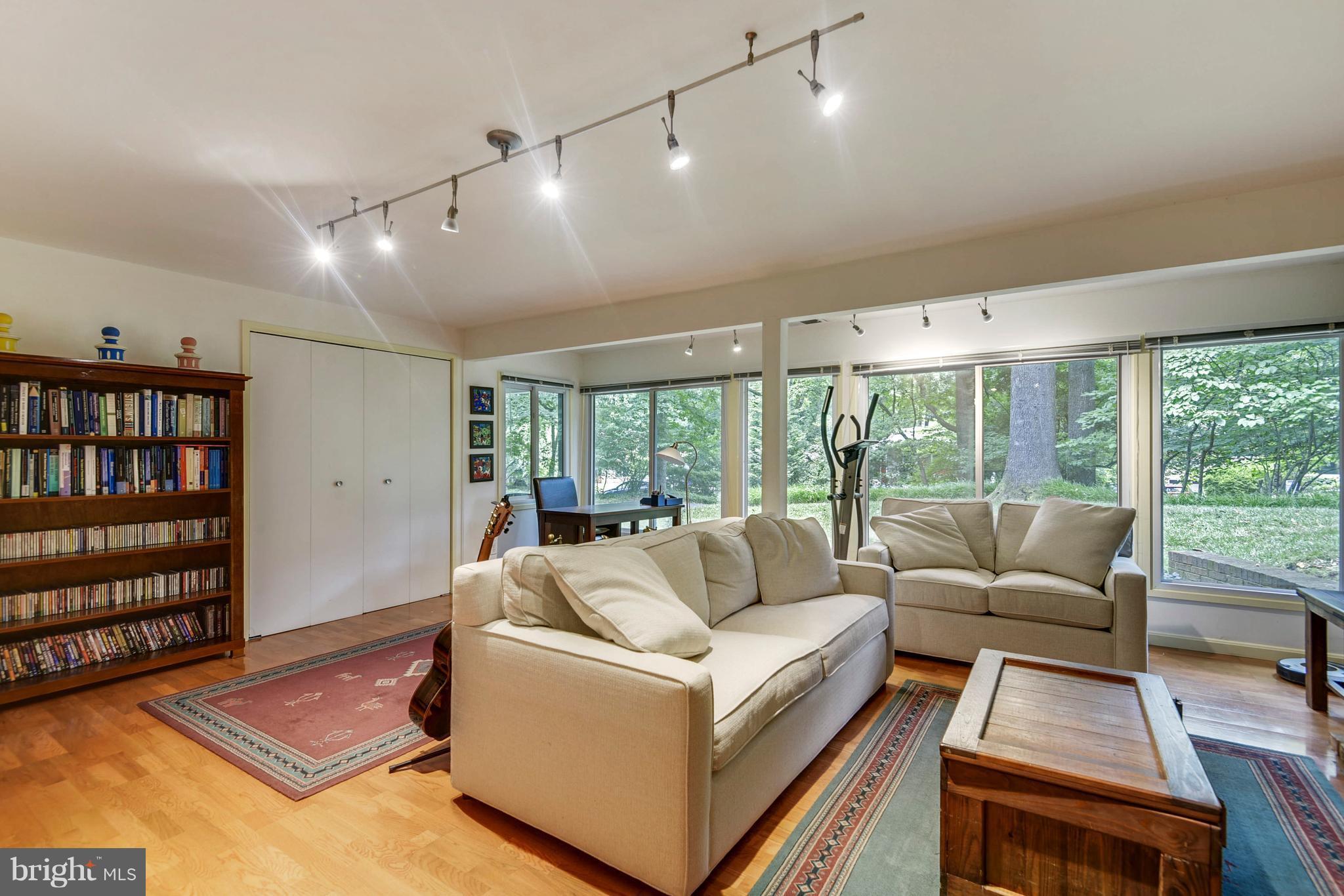 7511 Hamilton Spring Road Bethesda, MD 20817 - Photo 5 of 25