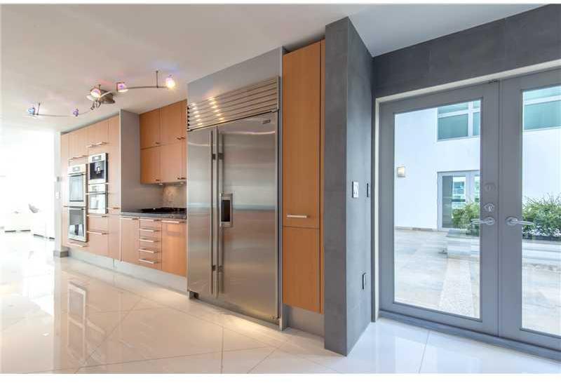 1577 Bay Road, Unit PH401 Miami Beach, FL 33139 - Photo 11 of 32 Gallery Image 11