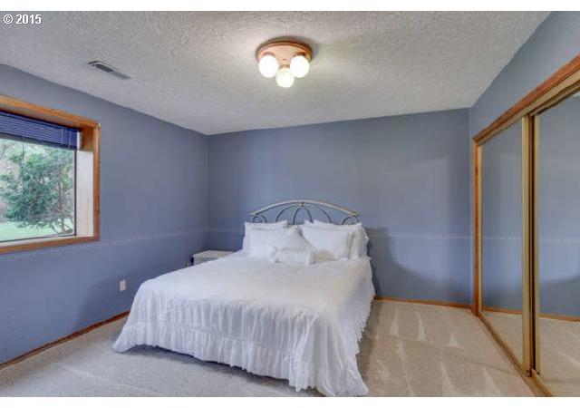 806 Southwest Wilson Court Gresham, OR 97080 - Photo 11 of 16 Gallery Image 11
