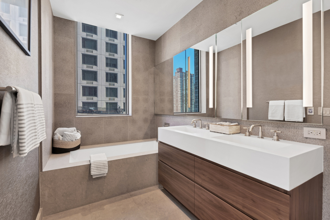 360 East 89th Street, Unit 11A Manhattan, NY 10128 - Photo 5 of 12