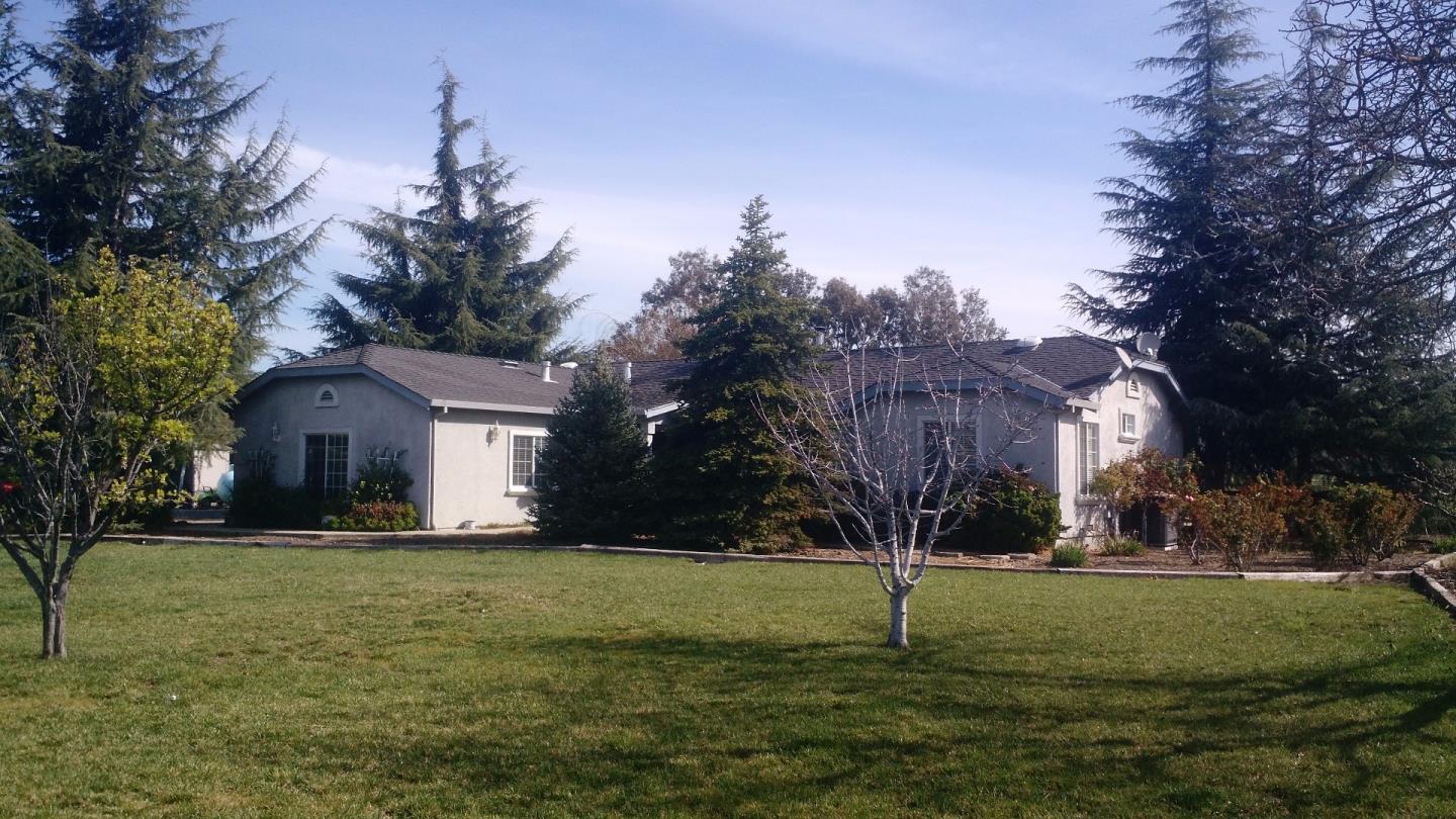 252 Lesley Lane, Hollister, CA 95023 Compass