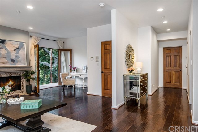 14839 Round Valley Drive Sherman Oaks, CA 91403 - Photo 14 of 43 Entrance to Master Suite