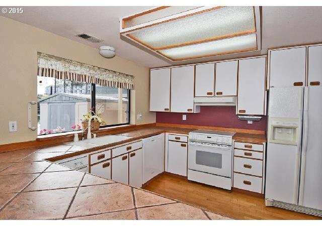 331 Northeast Bridgeton Road, Unit 11 Portland, OR 97211 - Photo 3 of 16 Gallery Image 3