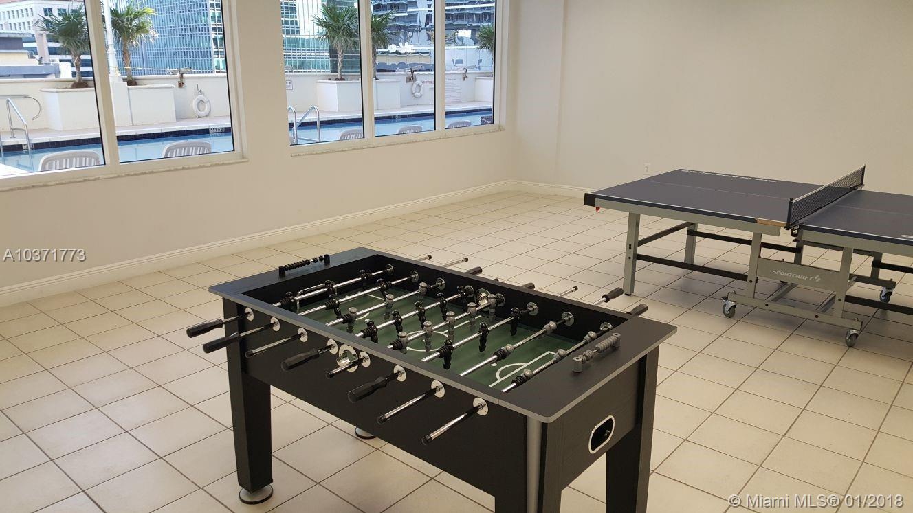 1200 Brickell Bay Drive, Unit 3915 Miami, FL 33131 - Photo 39 of 40