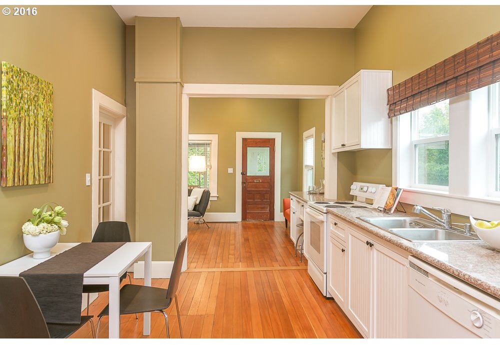 364 Southwest Hamilton Court Portland, OR 97239 - Photo 18 of 21 Gallery Image 18