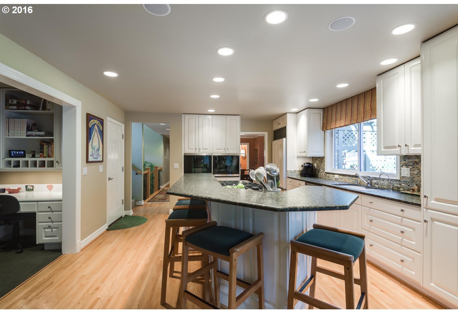 6841 Southwest Windemere Loop Portland, OR 97225 - Photo 6 of 21 Gallery Image 6