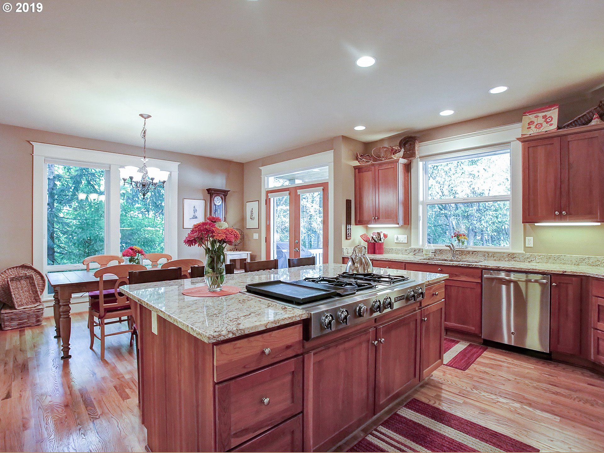 5719 Southwest Dolph Street Portland, OR 97219 - Photo 2 of 31 Gallery Image 2