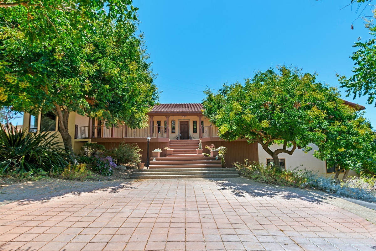 15230 Vali Hai Road Poway, CA 92064 - Photo 3 of 25