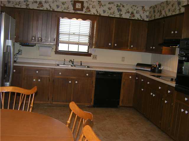 3400 Oak Road Bartlett, TN 38135 - Photo 4 of 12 Large Kitchen with lots of counter space