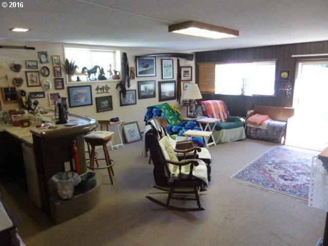 982 East 4th Avenue Riddle, OR 97469 - Photo 11 of 25