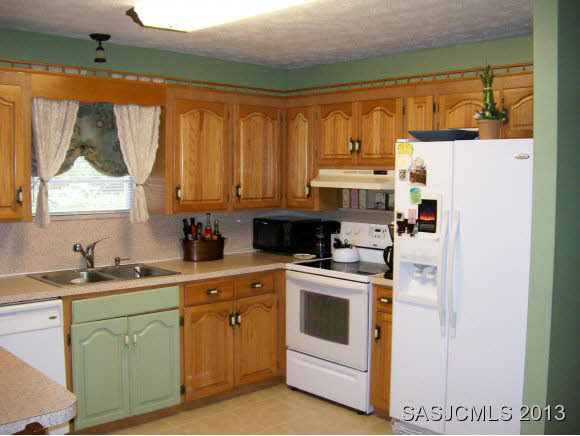 636 Segovia Road St. Augustine, FL 32086 - Photo 6 of 18 Spacious Kitchen