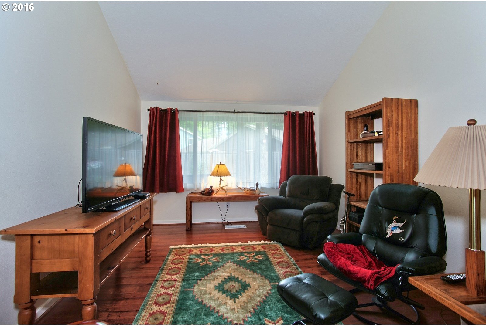 8897 Southwest Arapaho Road Tualatin, OR 97062 - Photo 2 of 23 Gallery Image 2