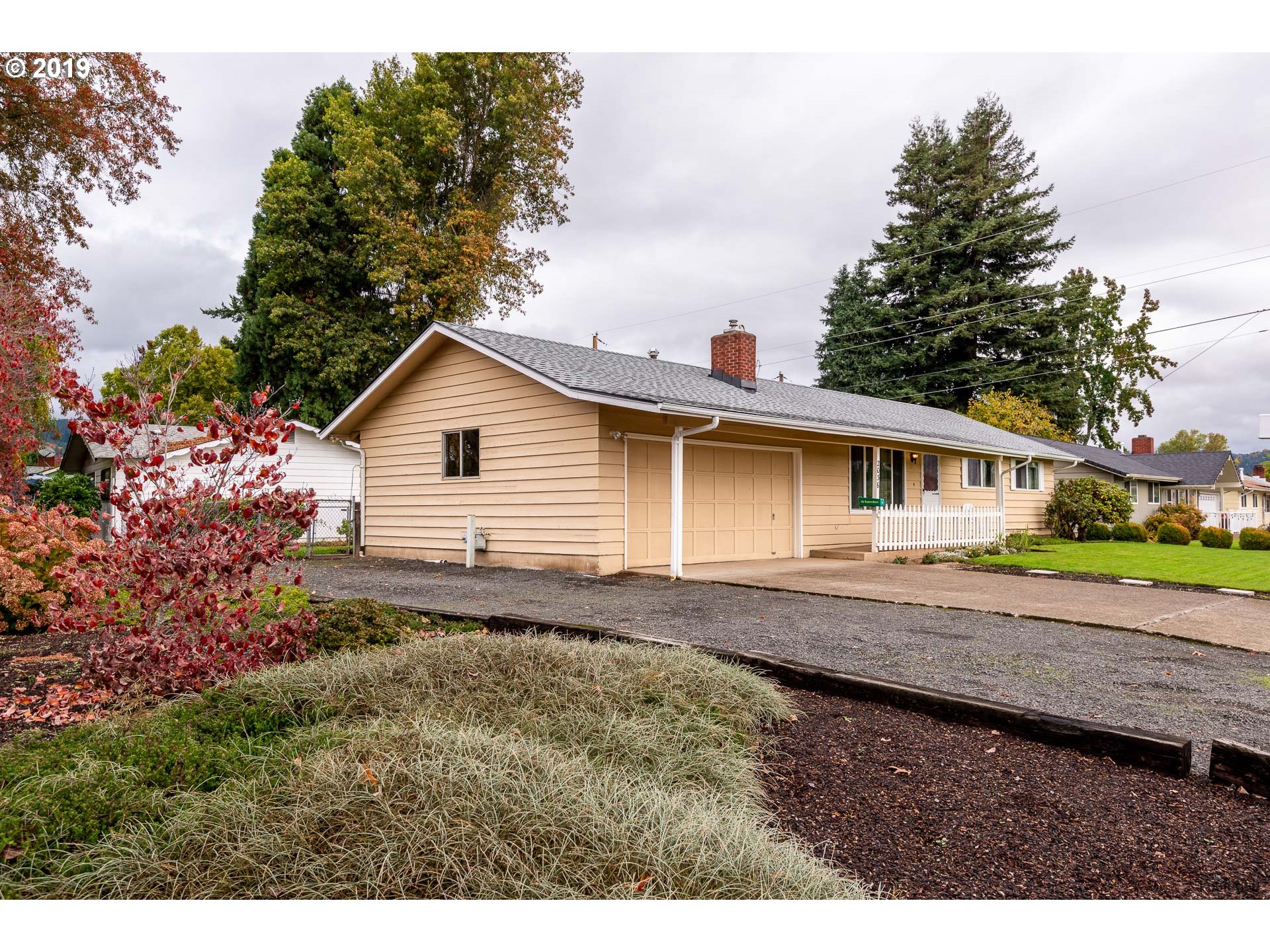 2036 Otto Street Springfield, OR 97477 - Photo 3 of 24