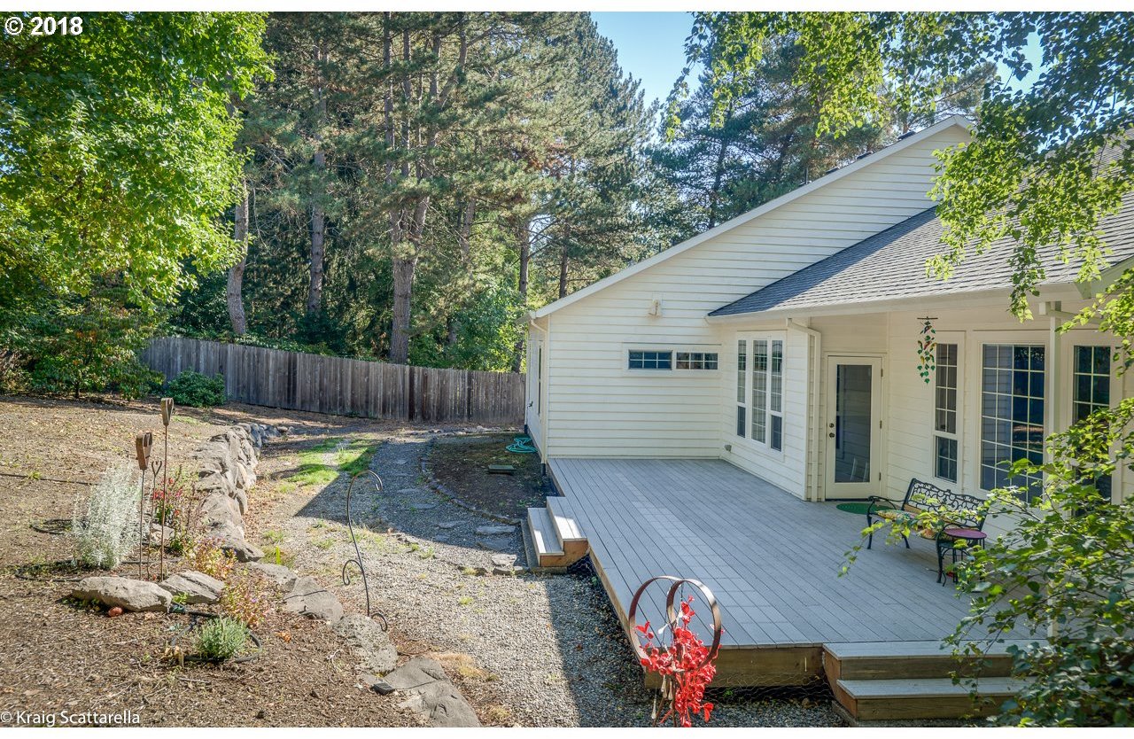 3123 Southwest Huber Street Portland, OR 97219 - Photo 4 of 23