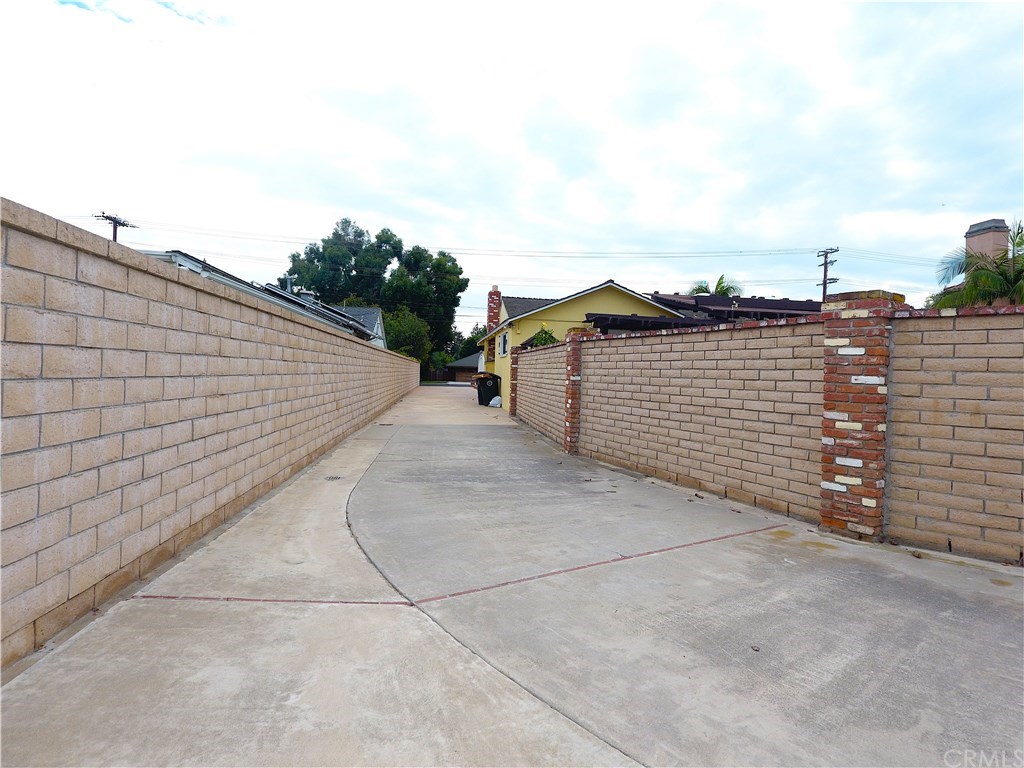 2183 Tustin Avenue Costa Mesa, CA 92627 - Photo 11 of 16