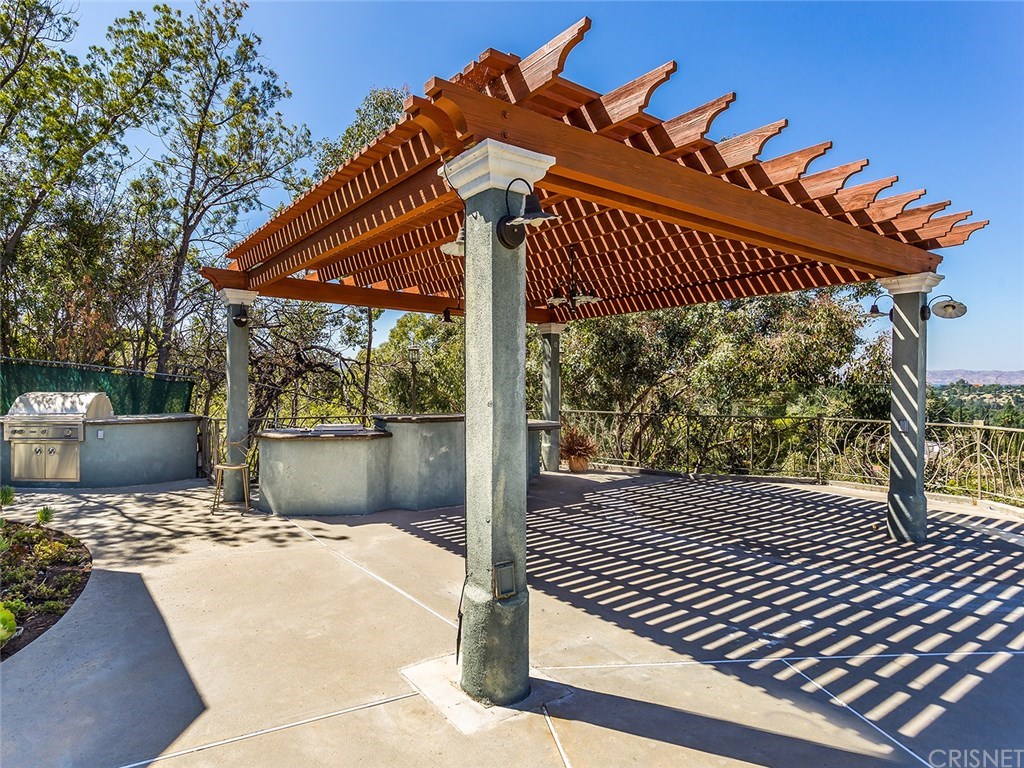 4151 Falling Leaf Drive Encino, CA 91316 - Photo 24 of 30 Backyard/Grill Area