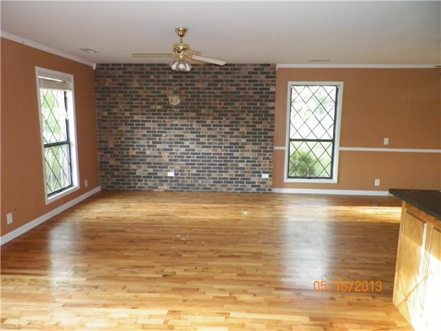 18 Greenbriar Road Lawrenceburg, TN 38464 - Photo 2 of 13 Living Room