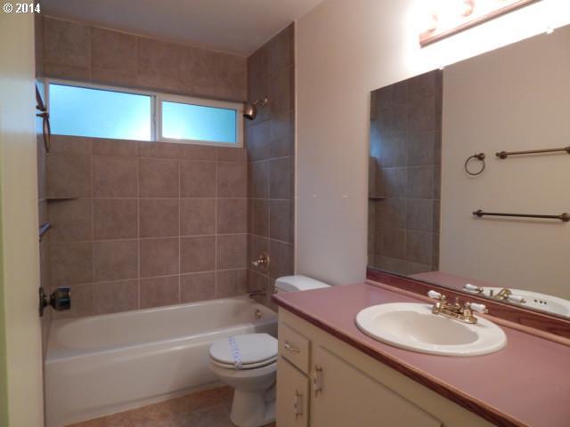 7510 Southwest Barnes Road, Unit D Portland, OR 97225 - Photo 3 of 7 Gallery Image 3