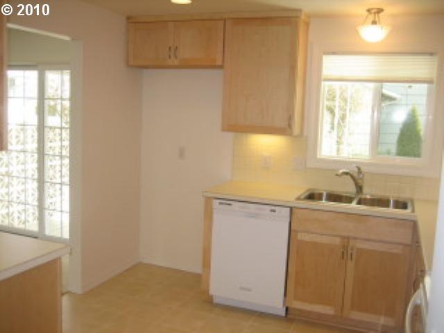 1730 Thompson Road Woodburn, OR 97071 - Photo 9 of 11 Gallery Image 9