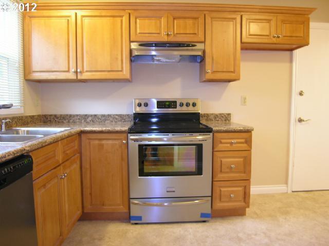 9205 Southwest Jamieson Road Beaverton, OR 97005 - Photo 6 of 16 Gallery Image 6