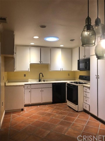 25657 Almendra Drive Valencia, CA 91355 - Photo 3 of 17