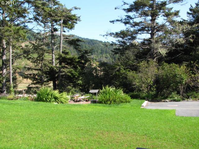 28689 Brooks Road Gold Beach, OR 97444 - Photo 5 of 16