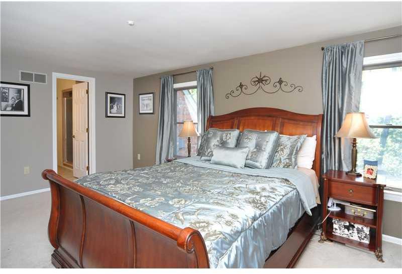 41 Elmhurst Road Green Tree, PA 15220 - Photo 17 of 24 Gallery Image 17