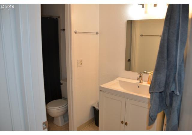 4015 Southwest Collins Street Portland, OR 97219 - Photo 13 of 13 Gallery Image 13