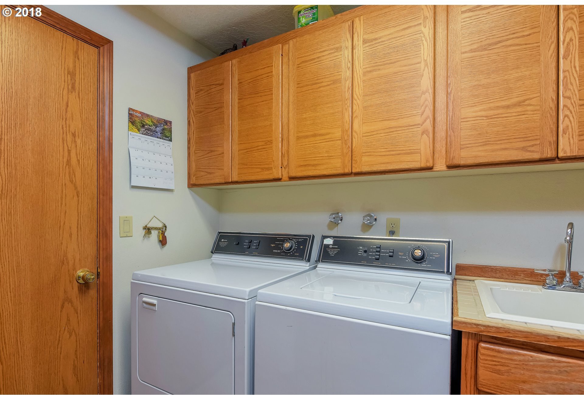 2425 Southwest 85th Court Portland, OR 97225 - Photo 17 of 31 Gallery Image 17