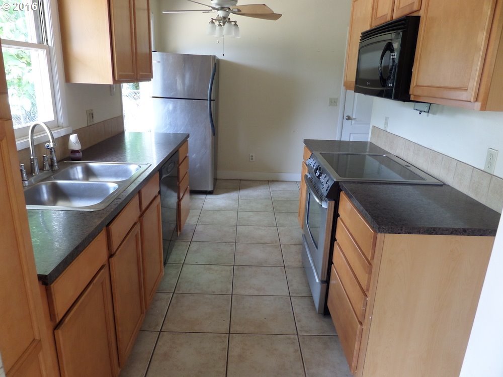 16211 Southeast Taggart Street Portland, OR 97236 - Photo 11 of 19