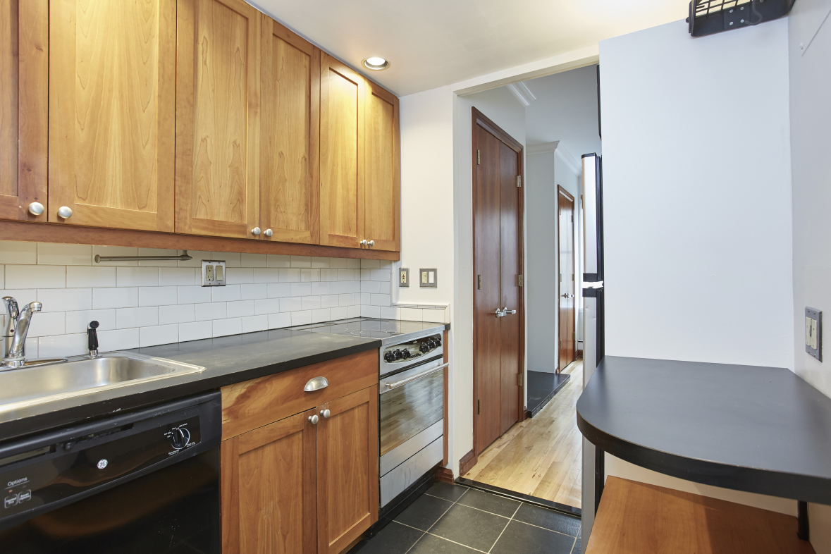 6 Bank Street, Unit 3 Manhattan, NY 10014 - Photo 2 of 5